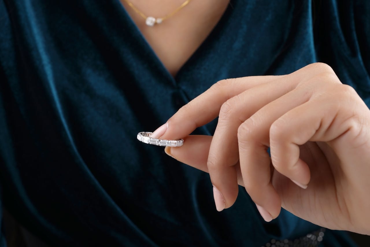 Which Hand and Finger for Engagement Rings